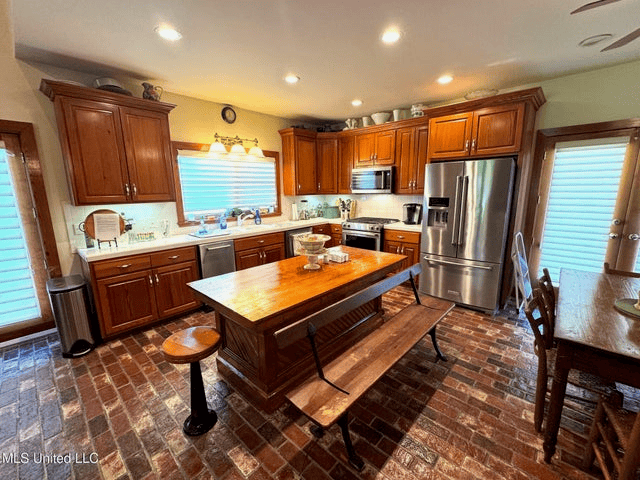 Osyka, MS 100± Acre Gated Estate with Lake & Home