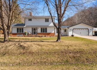 16.51 Acres, Mostly Wooded, Spring, Excellent Hunting SW Wisconsin