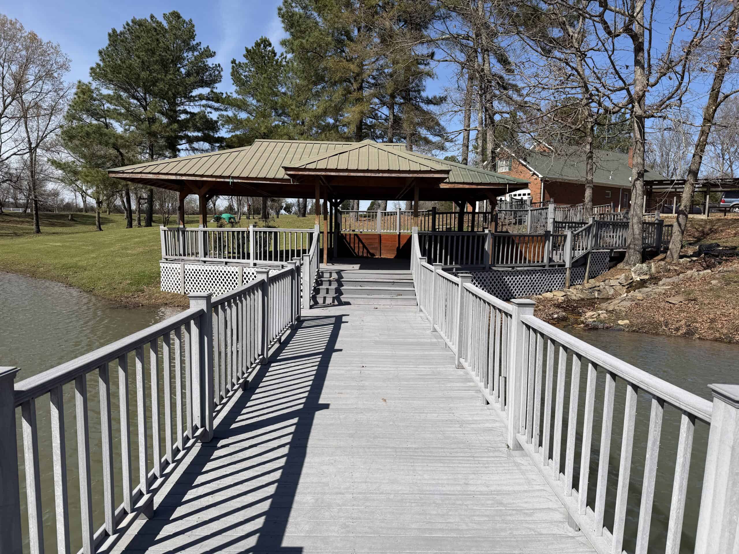 300 ACRE+/- PRIVATE ESTATE FOR SALE IN TN, 2 HOMES, LAKE
