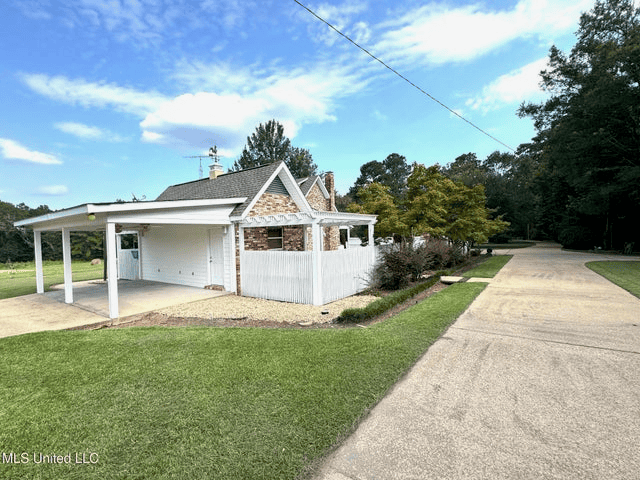 Osyka, MS 100± Acre Gated Estate with Lake & Home