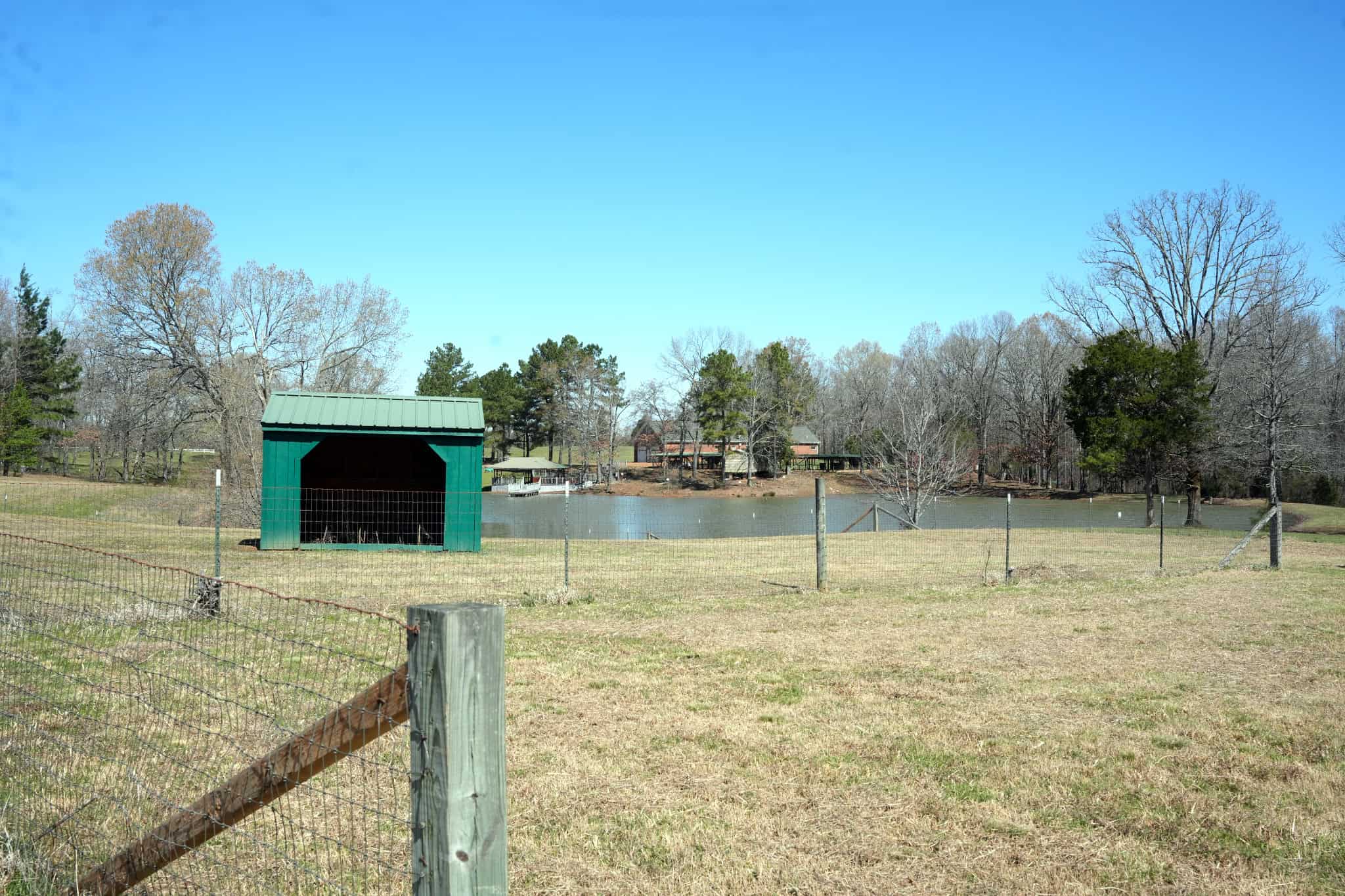 300 ACRE+/- PRIVATE ESTATE FOR SALE IN TN, 2 HOMES, LAKE