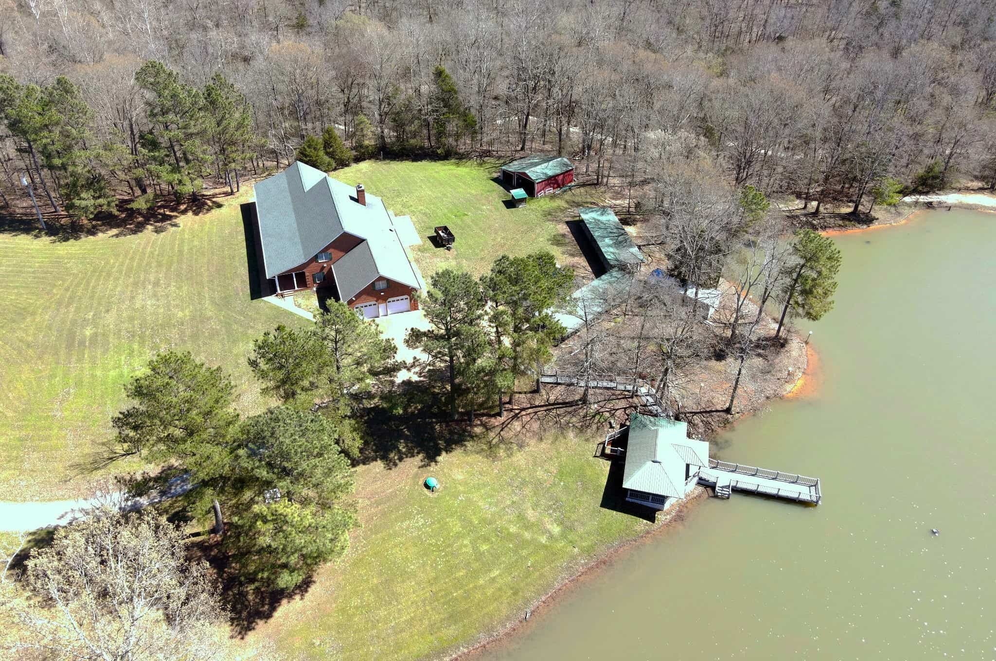 300 ACRE+/- PRIVATE ESTATE FOR SALE IN TN, 2 HOMES, LAKE