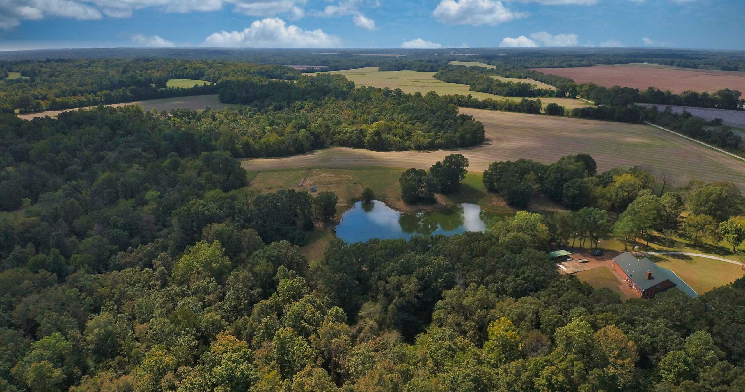 300 ACRE+/- PRIVATE ESTATE FOR SALE IN TN, 2 HOMES, LAKE