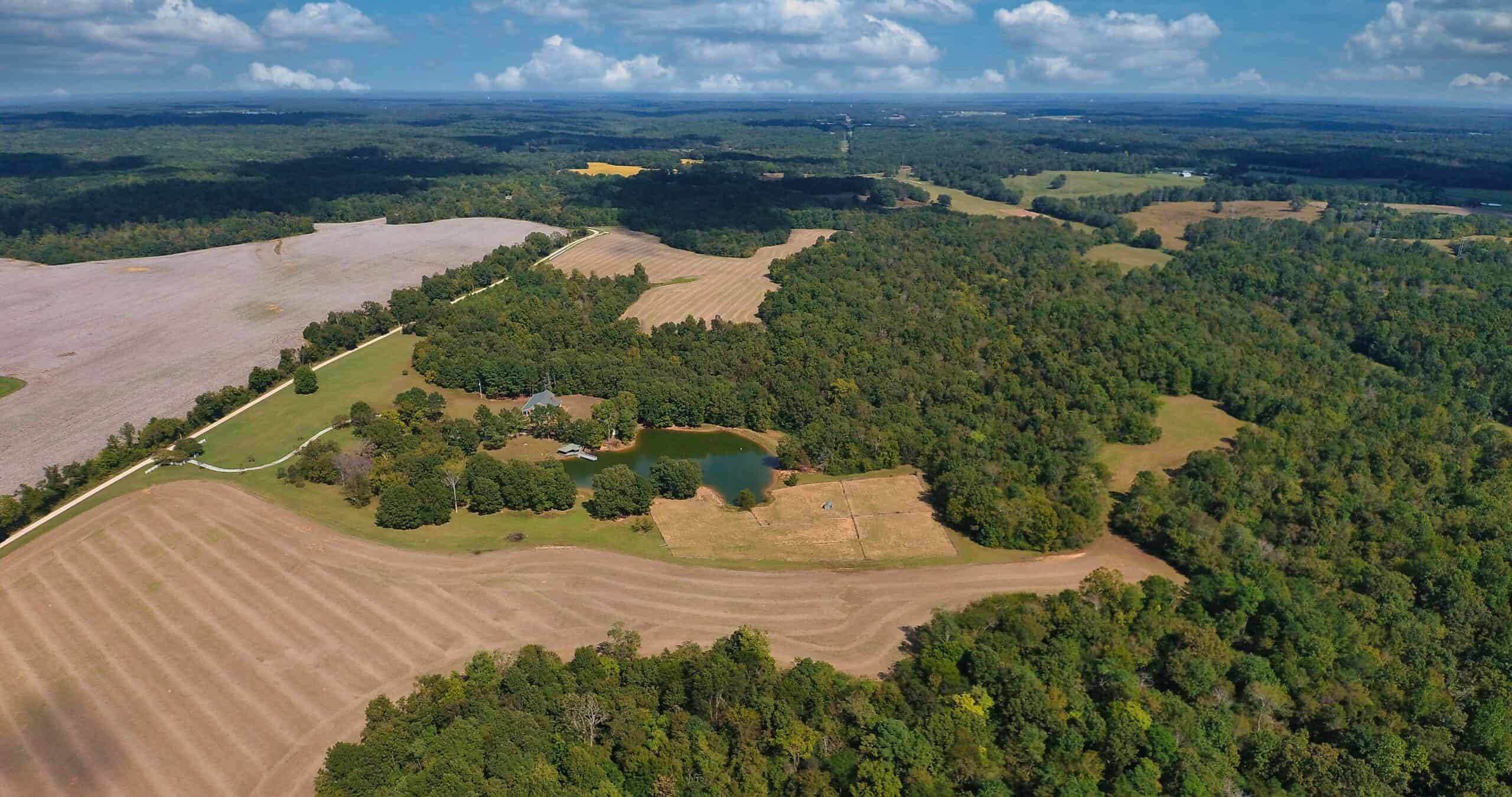 300 ACRE+/- PRIVATE ESTATE FOR SALE IN TN, 2 HOMES, LAKE