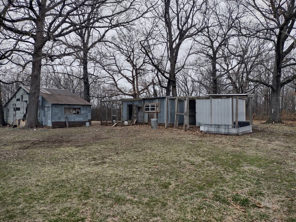 Hunting Paradise with Country Home For SALE in Wright County Mo.