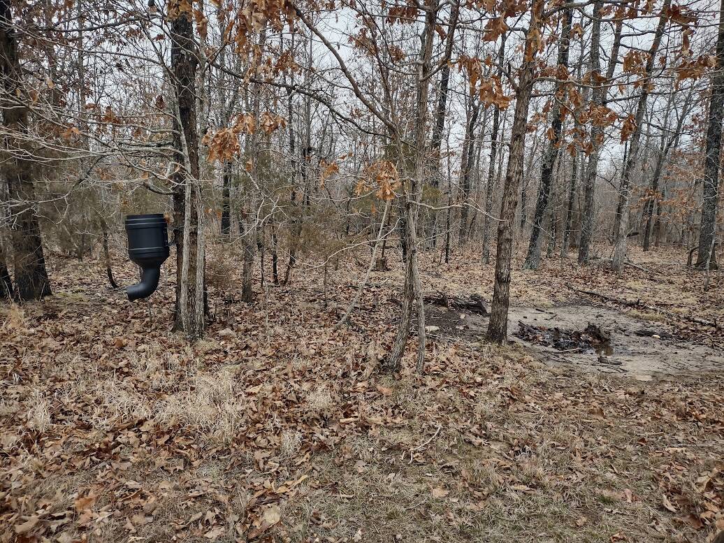 Hunting Paradise with Country Home For SALE in Wright County Mo.