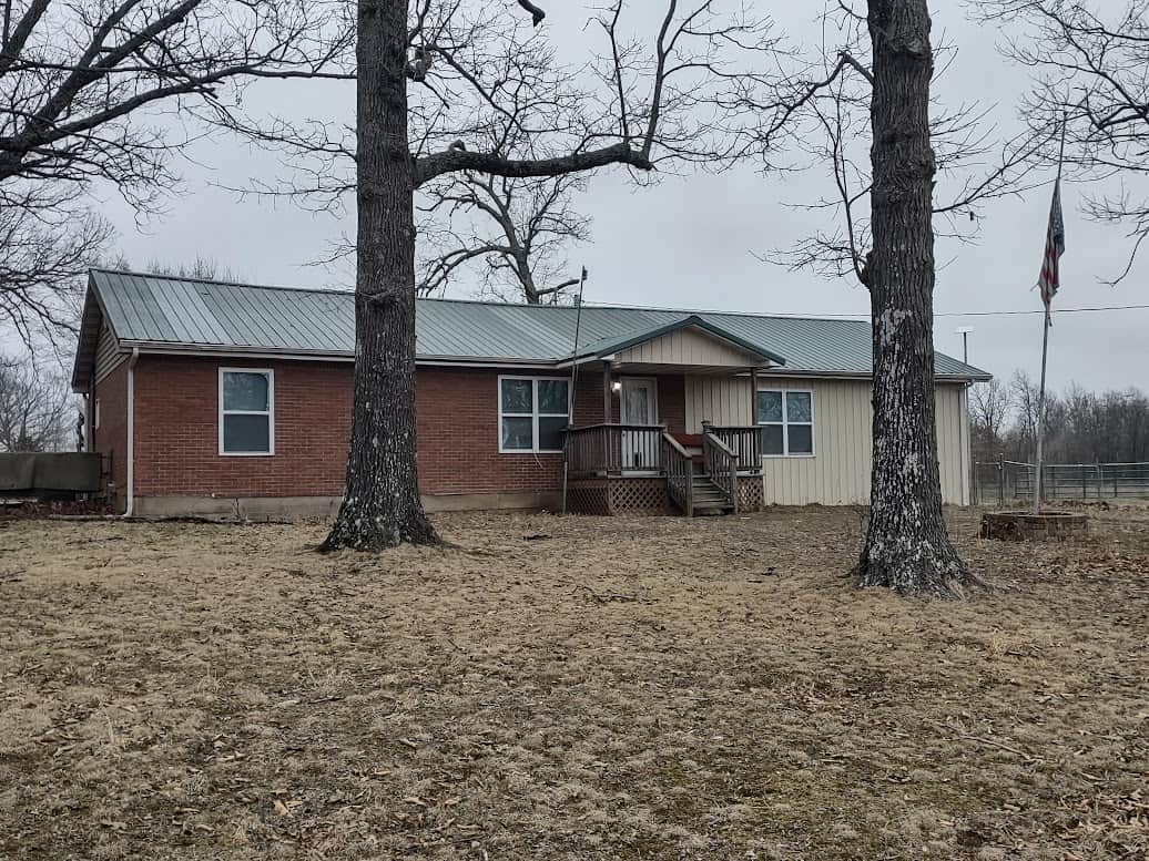 Hunting Paradise with Country Home For SALE in Wright County Mo.