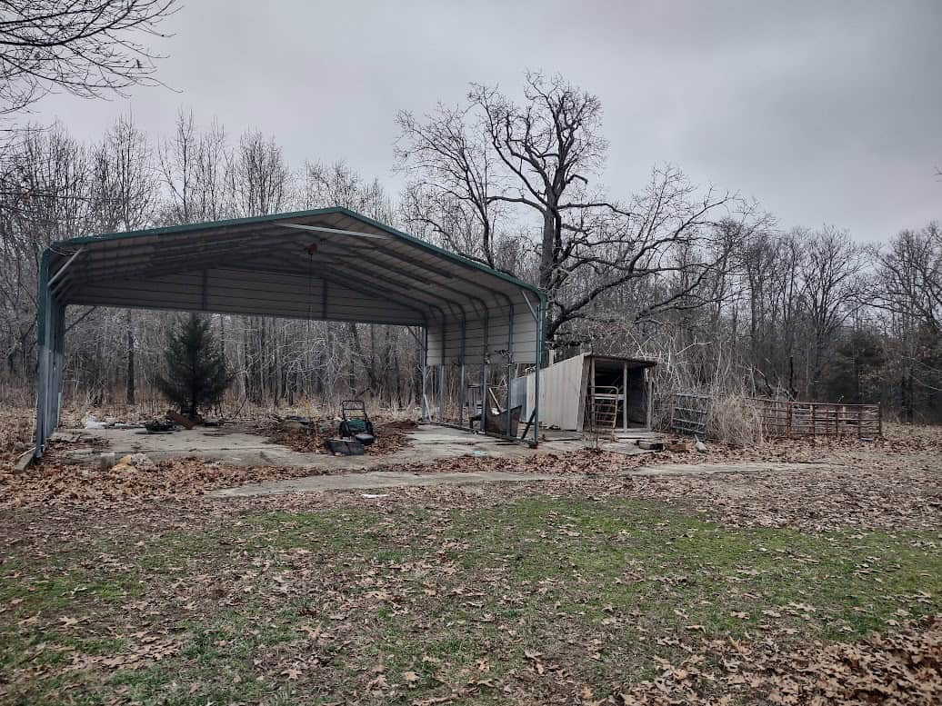 Hunting Paradise with Country Home For SALE in Wright County Mo.