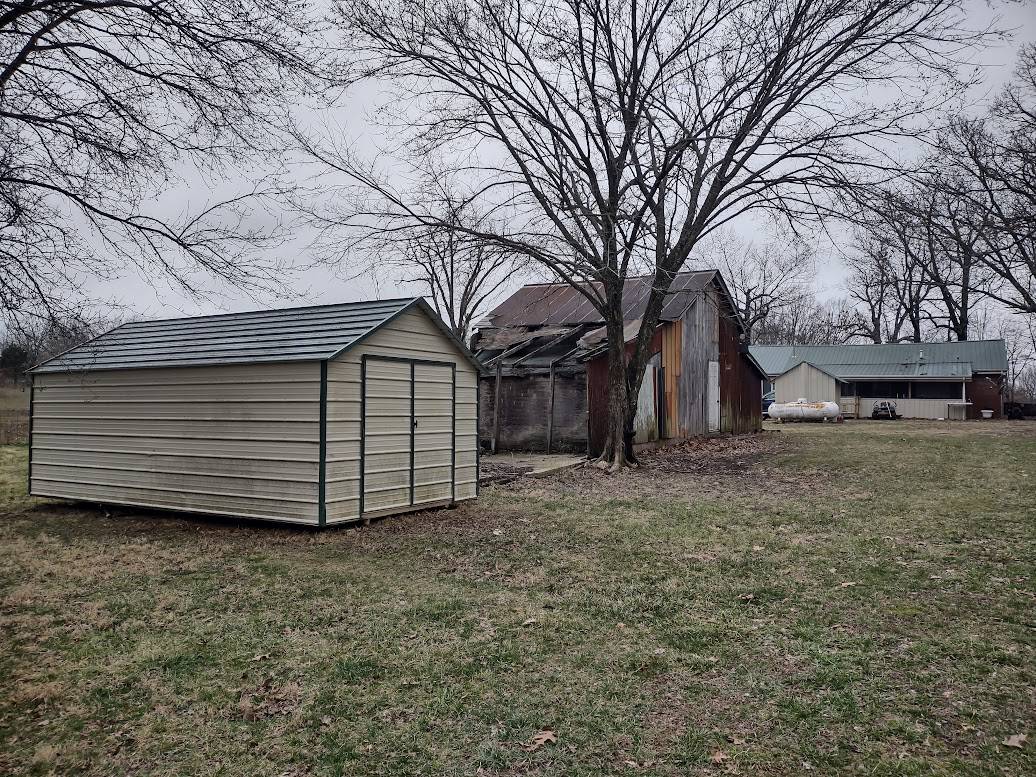 Hunting Paradise with Country Home For SALE in Wright County Mo.