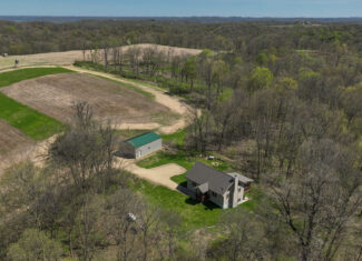Bleck’s Booner Ridge Farm – 89+/- Acre World-Class Whitetail Sanctuary with Luxury Cabin in Boscobel
