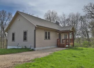 Bleck’s Booner Ridge Farm – 89+/- Acre World-Class Whitetail Sanctuary with Luxury Cabin in Boscobel