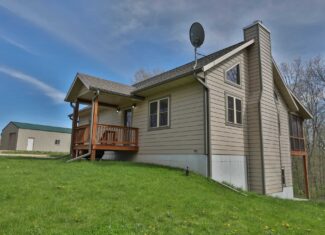 Bleck’s Booner Ridge Farm – 89+/- Acre World-Class Whitetail Sanctuary with Luxury Cabin in Boscobel