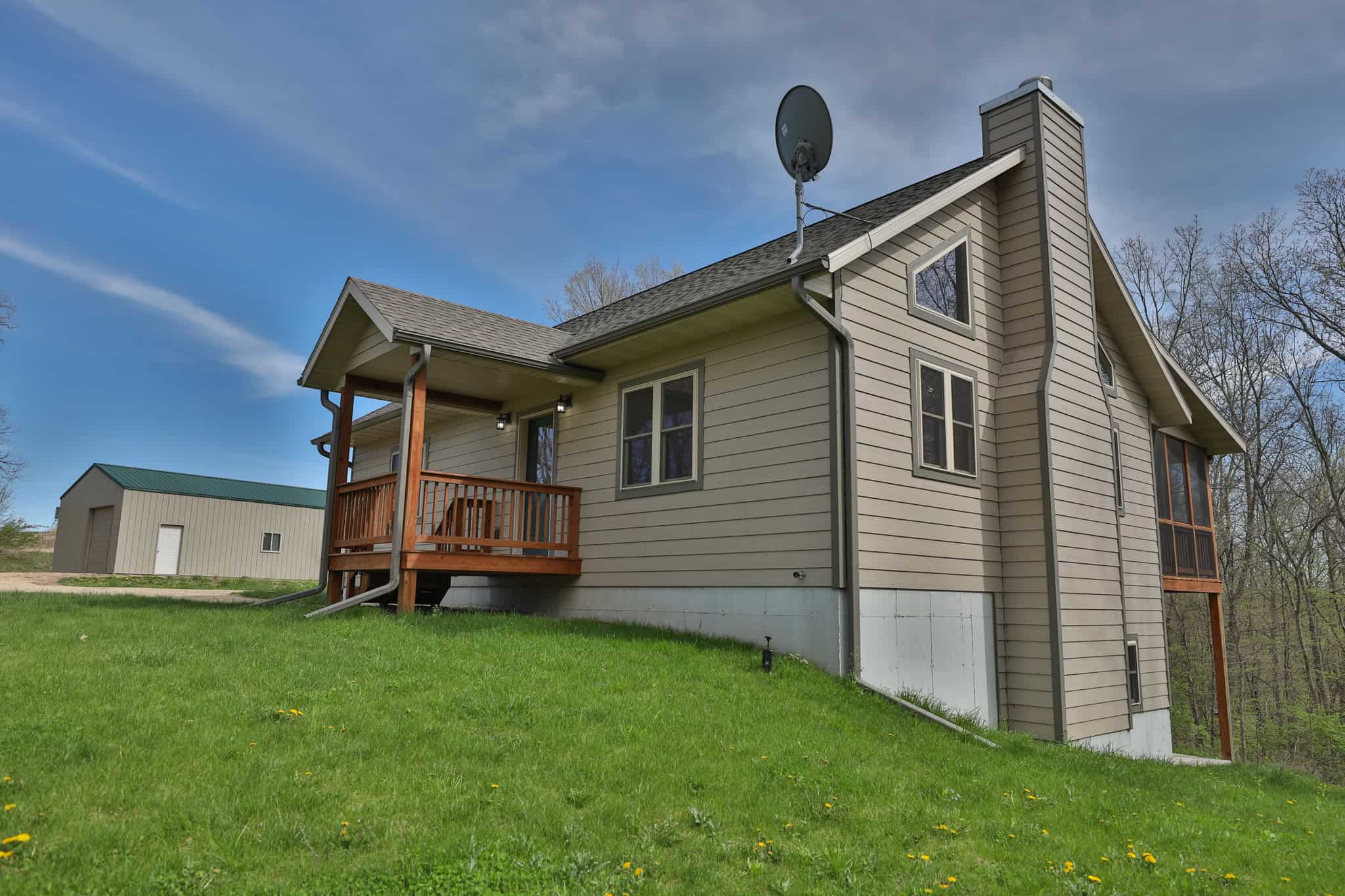 Bleck’s Booner Ridge Farm – 89+/- Acre World-Class Whitetail Sanctuary with Luxury Cabin in Boscobel