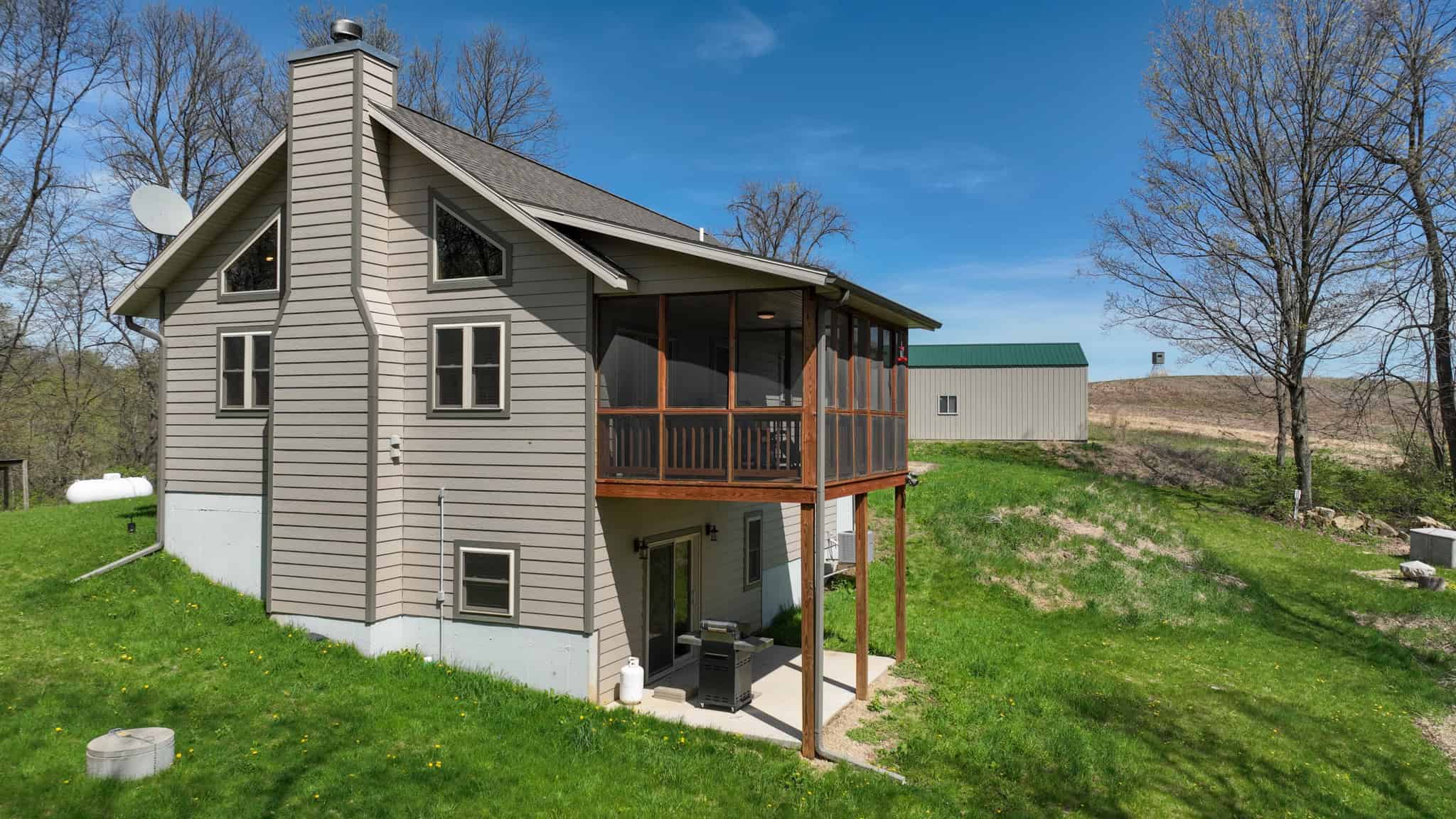 Bleck’s Booner Ridge Farm – 89+/- Acre World-Class Whitetail Sanctuary with Luxury Cabin in Boscobel