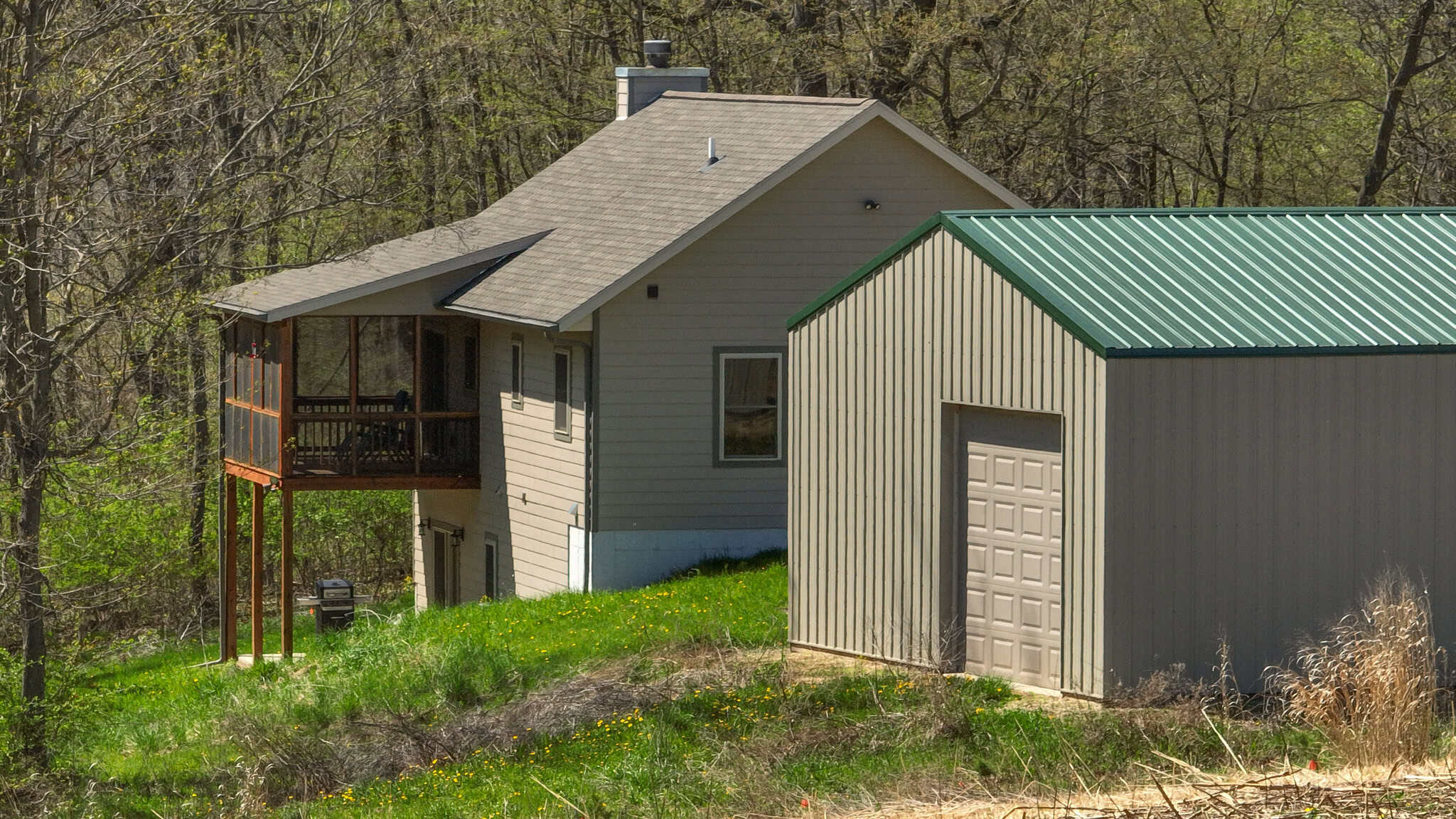 Bleck’s Booner Ridge Farm – 89+/- Acre World-Class Whitetail Sanctuary with Luxury Cabin in Boscobel