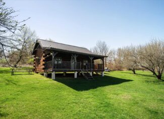 Log Cabin in SW Wisconsin Driftless Region on 10 Acres