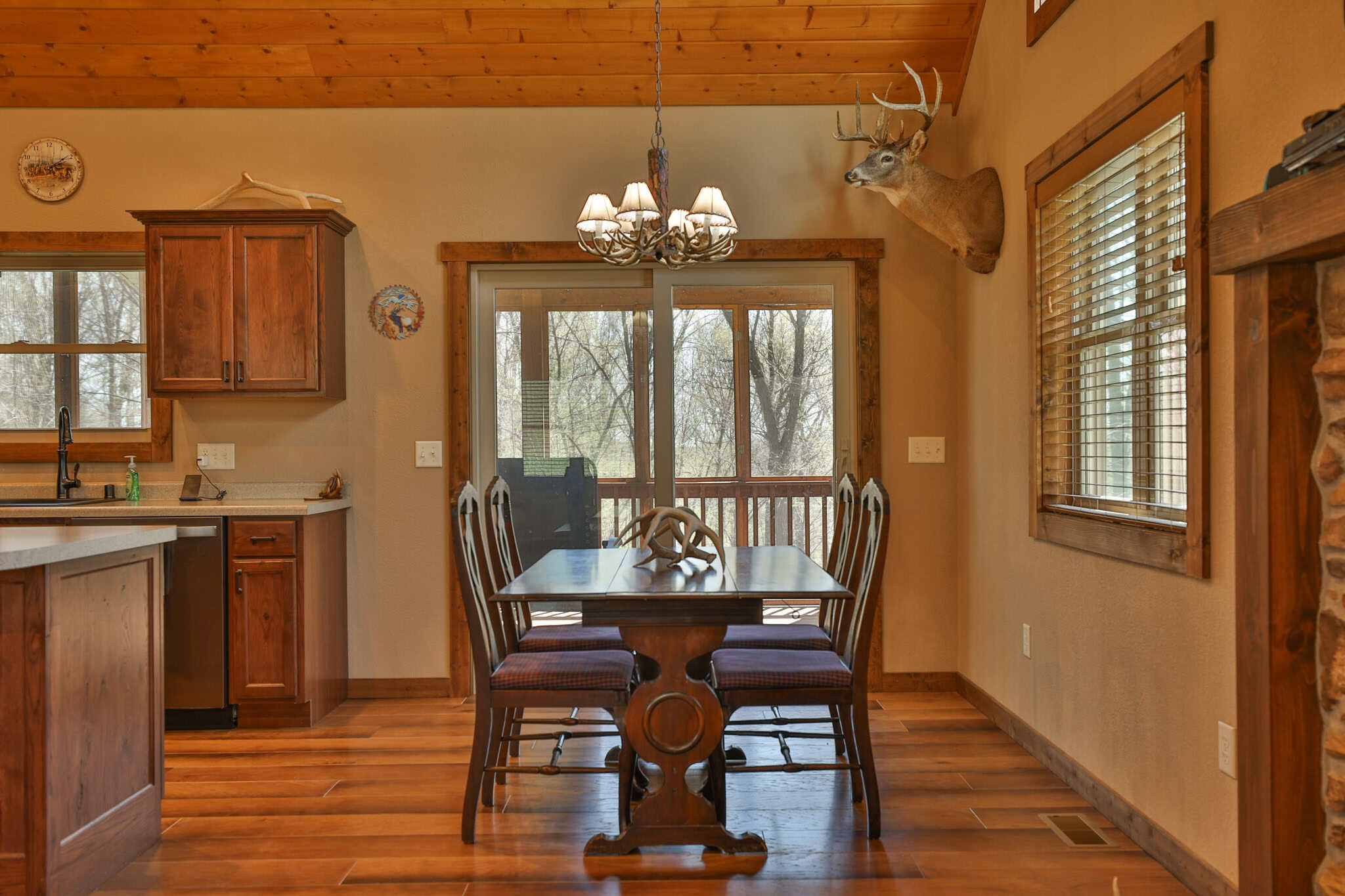 Bleck’s Booner Ridge Farm – 89+/- Acre World-Class Whitetail Sanctuary with Luxury Cabin in Boscobel