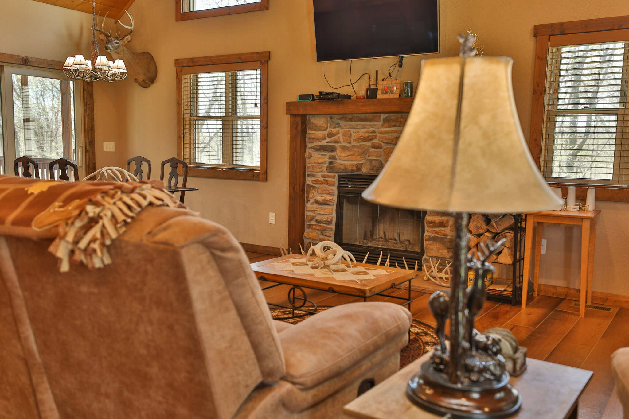 Bleck’s Booner Ridge Farm – 89+/- Acre World-Class Whitetail Sanctuary with Luxury Cabin in Boscobel