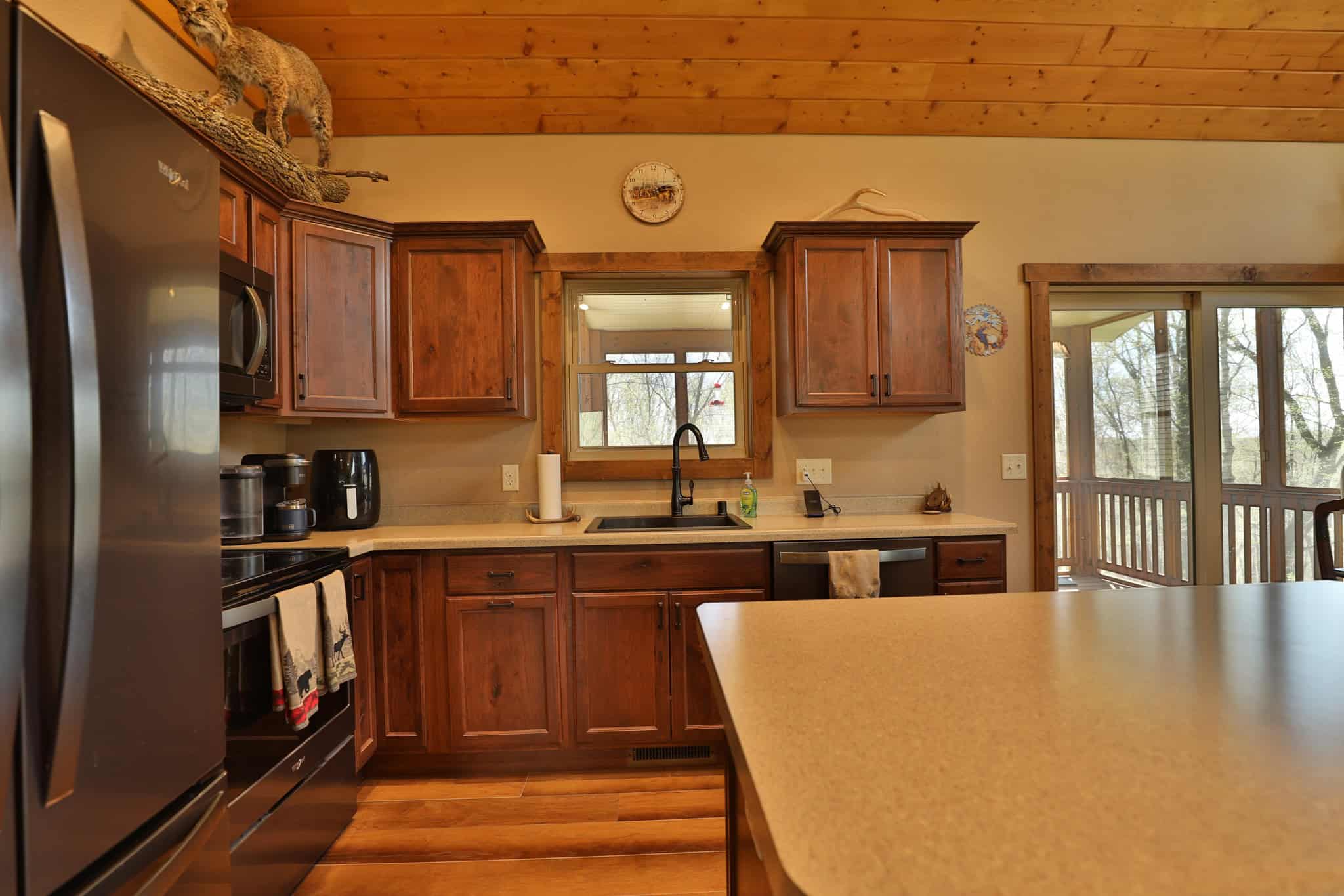 Bleck’s Booner Ridge Farm – 89+/- Acre World-Class Whitetail Sanctuary with Luxury Cabin in Boscobel