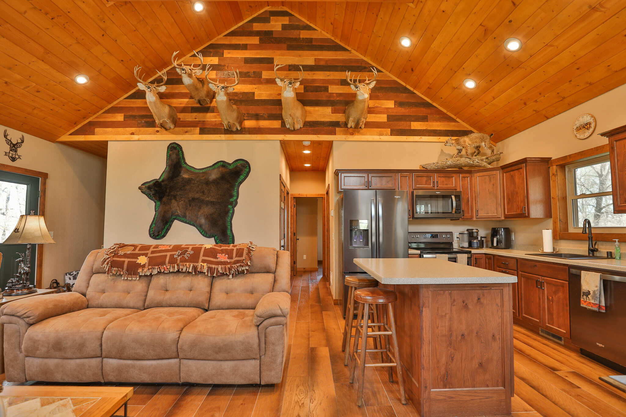Bleck’s Booner Ridge Farm – 89+/- Acre World-Class Whitetail Sanctuary with Luxury Cabin in Boscobel