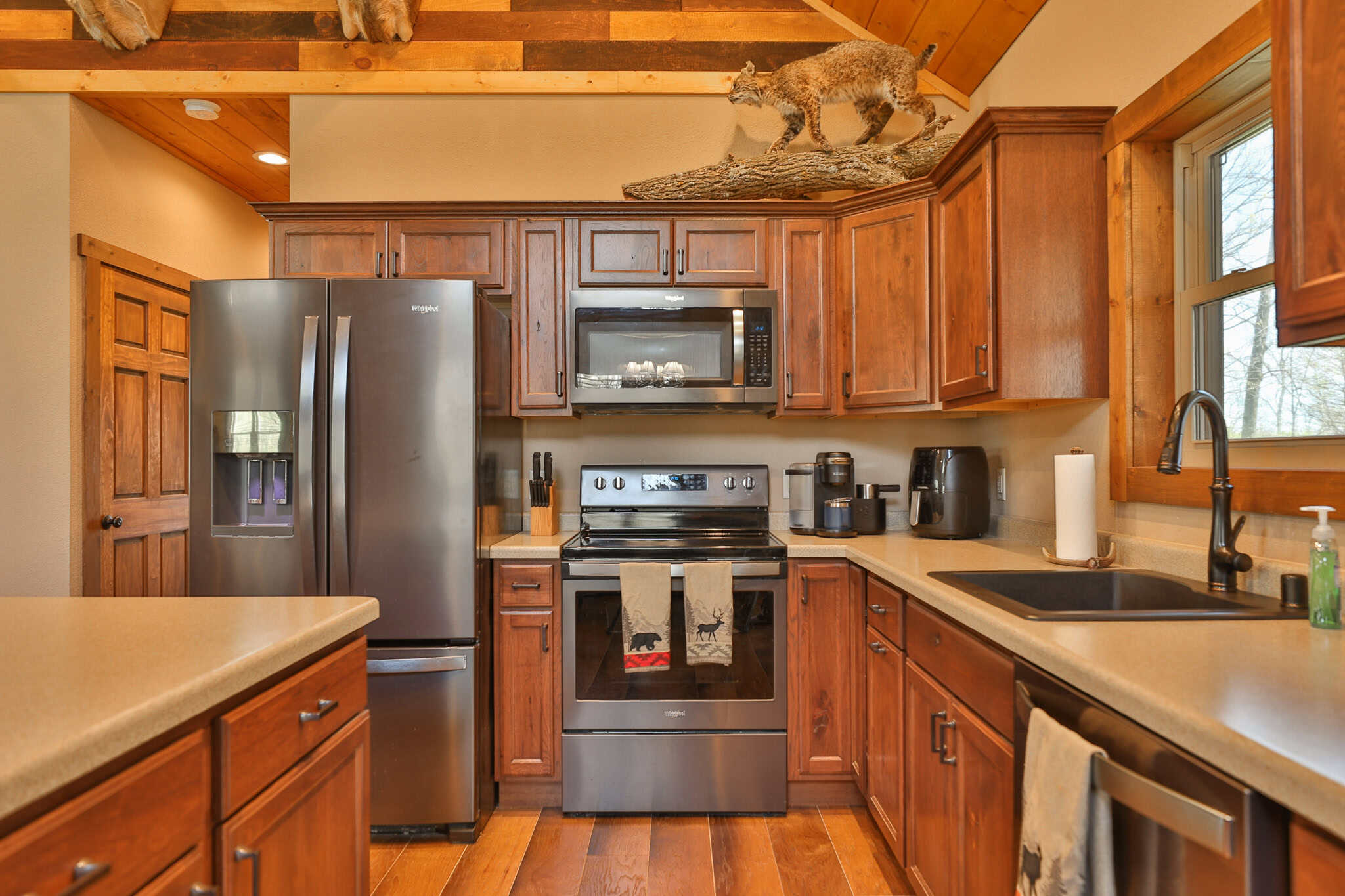 Bleck’s Booner Ridge Farm – 89+/- Acre World-Class Whitetail Sanctuary with Luxury Cabin in Boscobel