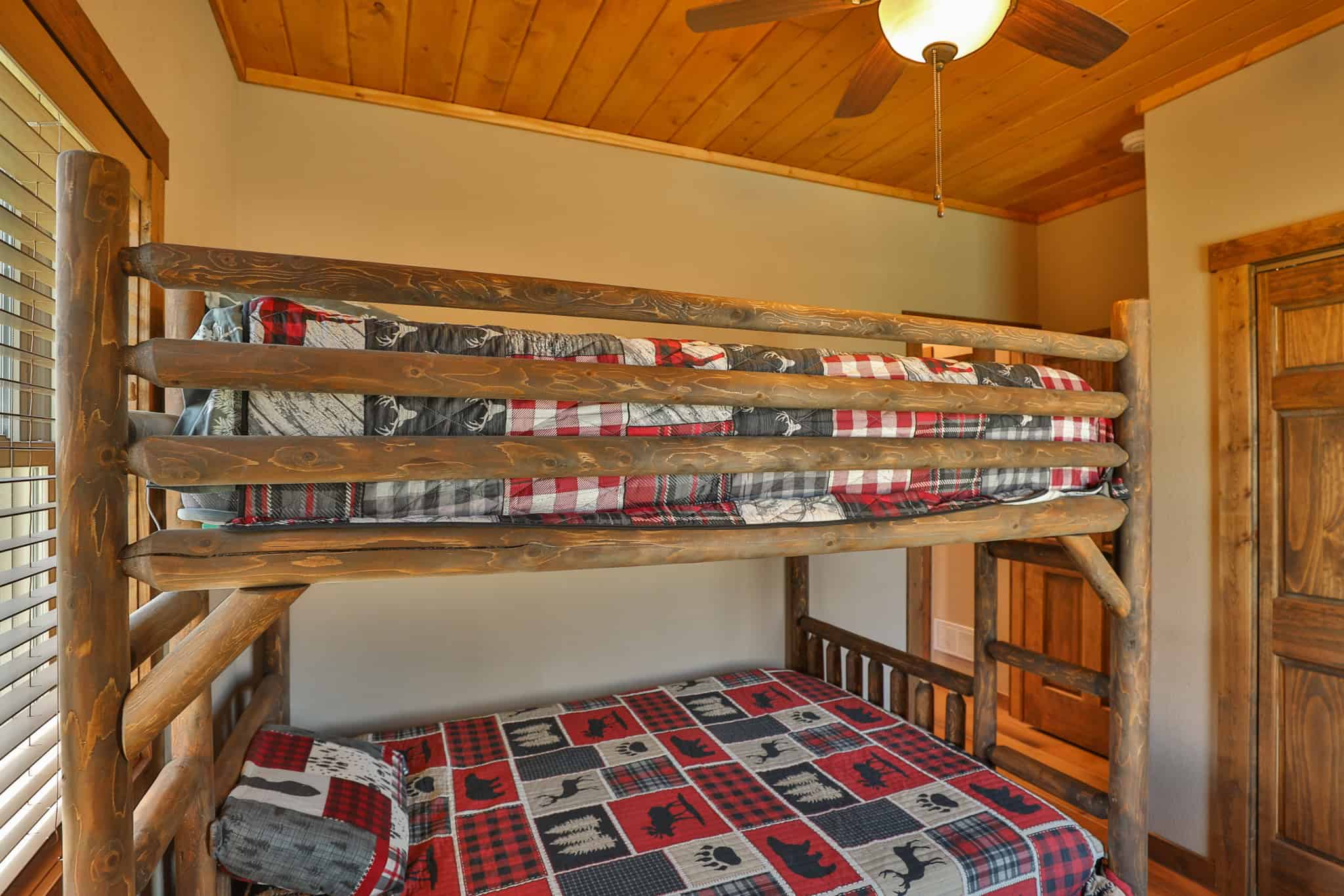 Bleck’s Booner Ridge Farm – 89+/- Acre World-Class Whitetail Sanctuary with Luxury Cabin in Boscobel