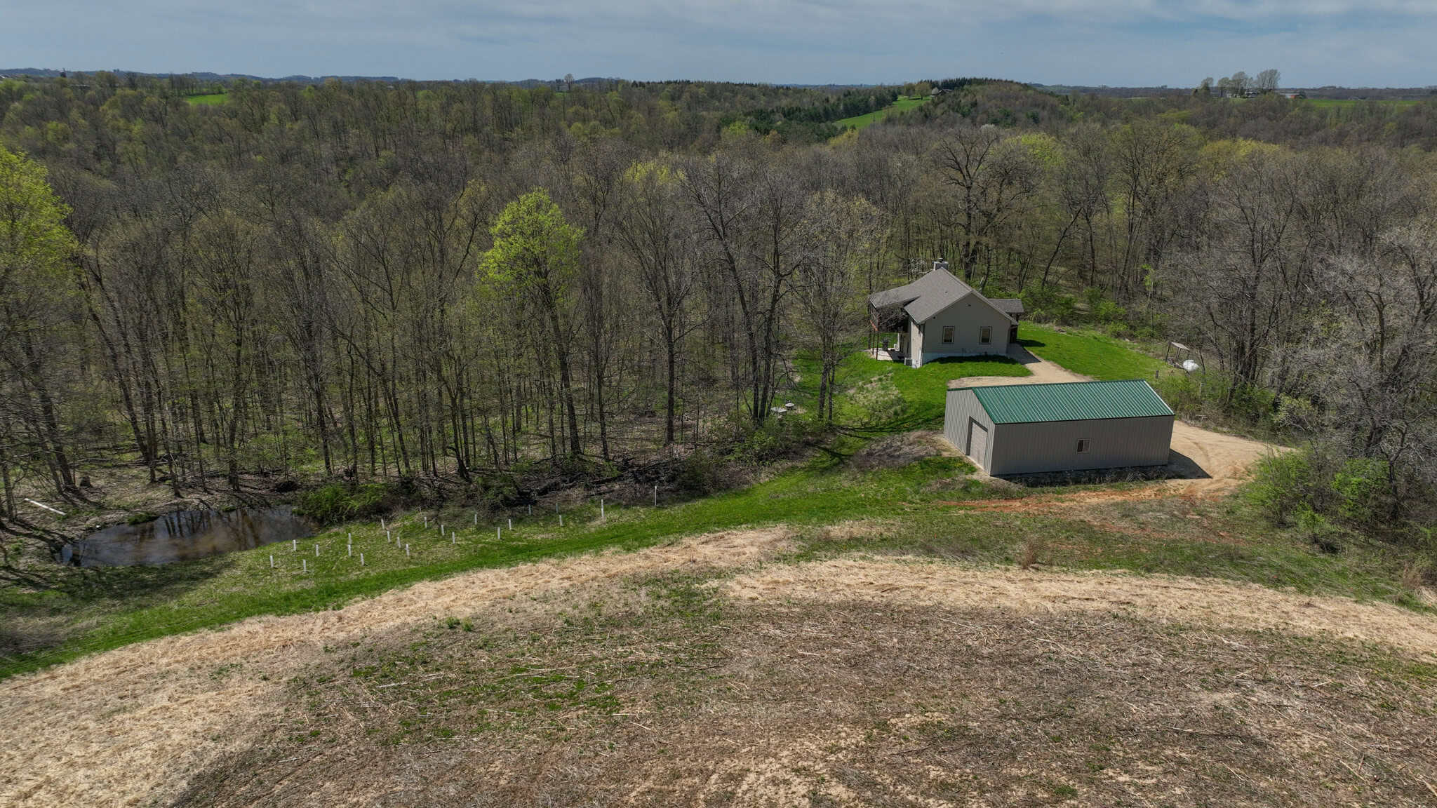Bleck’s Booner Ridge Farm – 89+/- Acre World-Class Whitetail Sanctuary with Luxury Cabin in Boscobel