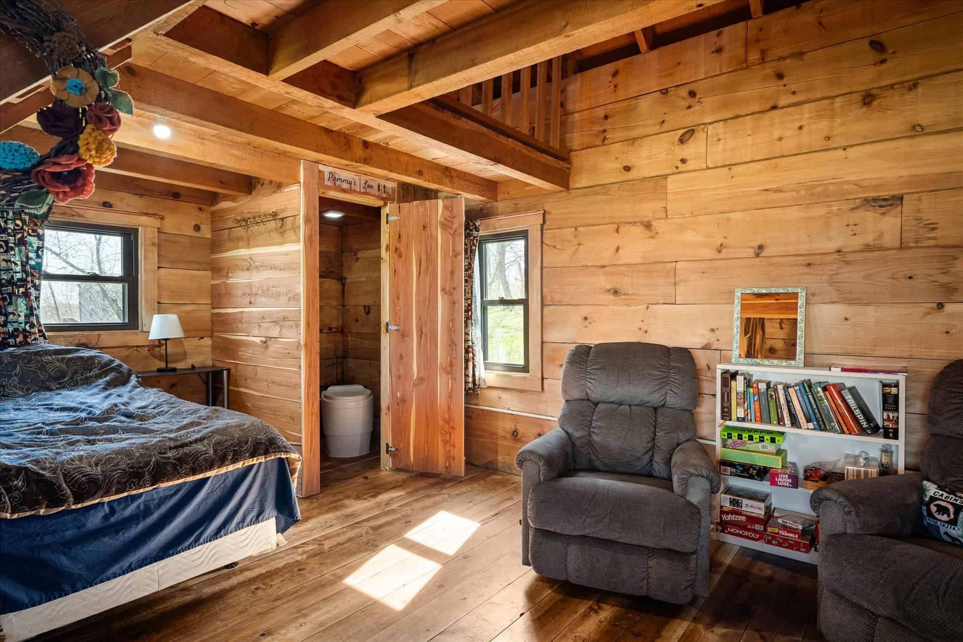 Log Cabin in SW Wisconsin Driftless Region on 10 Acres