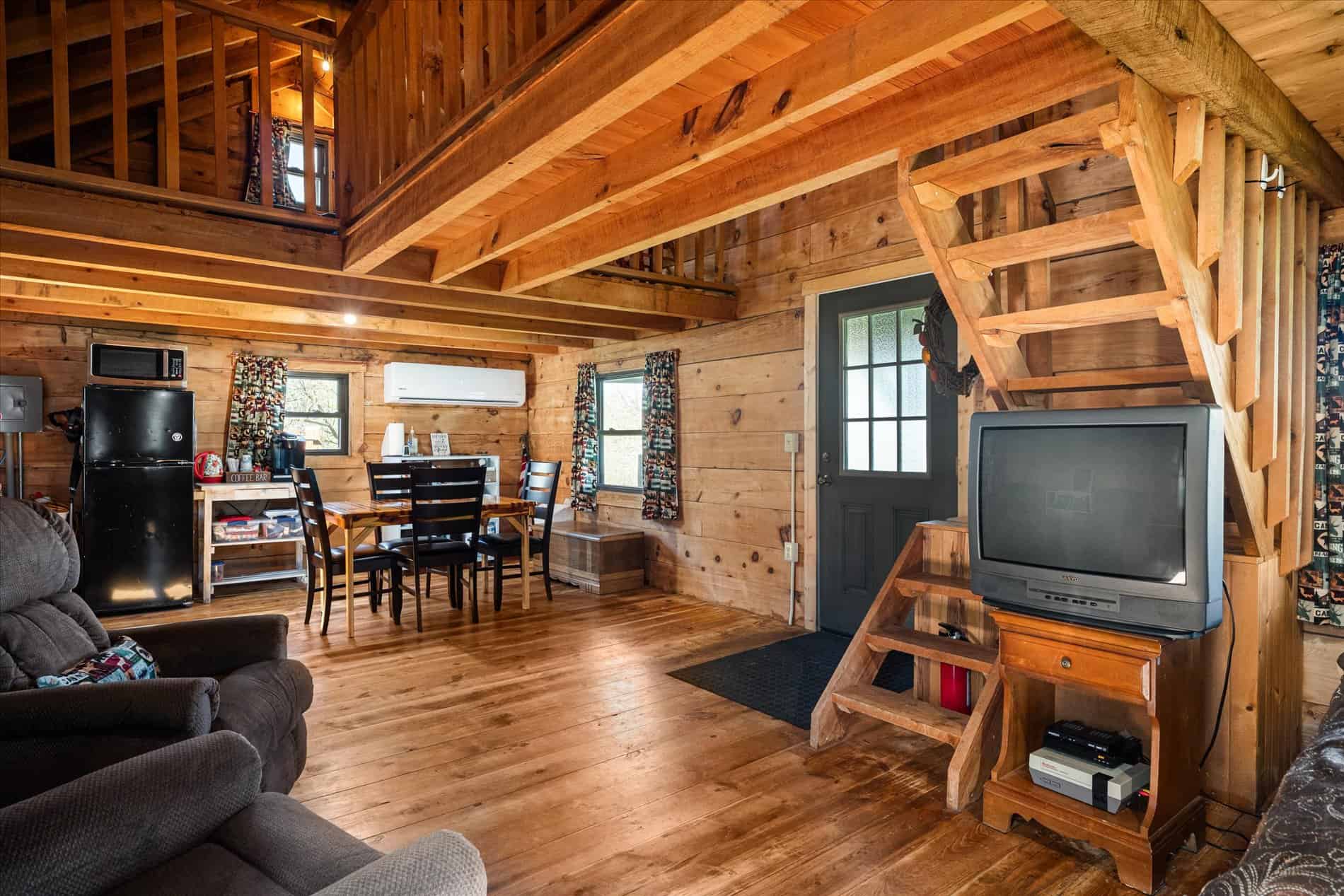 Log Cabin in SW Wisconsin Driftless Region on 10 Acres