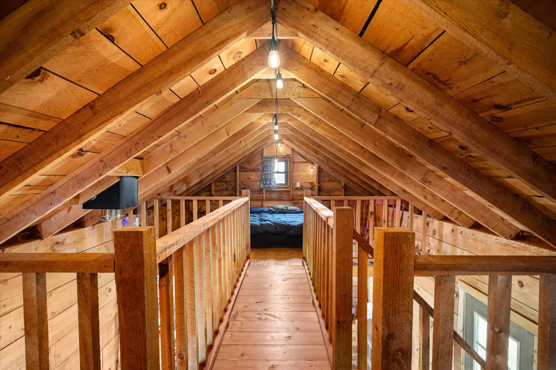 Log Cabin in SW Wisconsin Driftless Region on 10 Acres