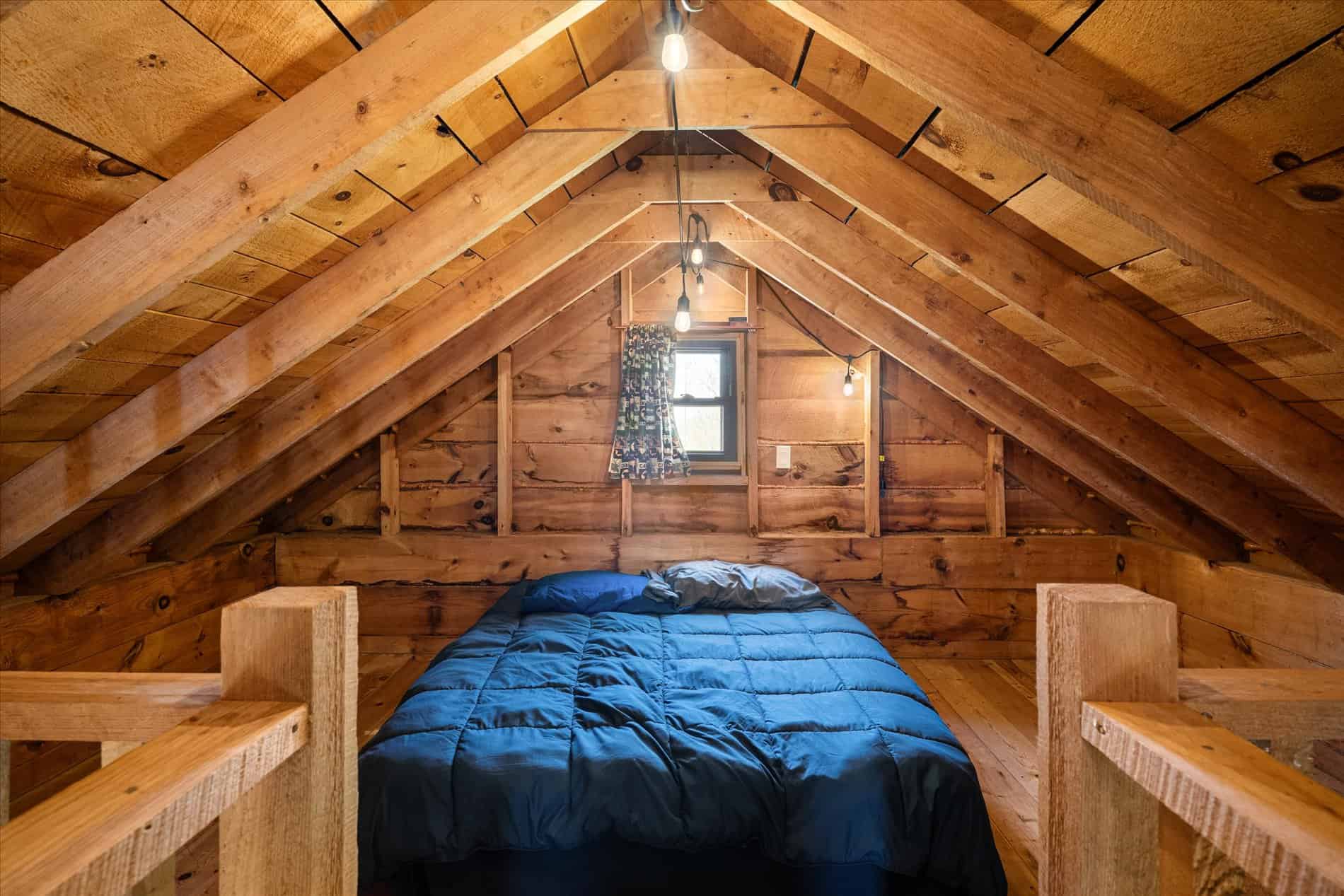 Log Cabin in SW Wisconsin Driftless Region on 10 Acres
