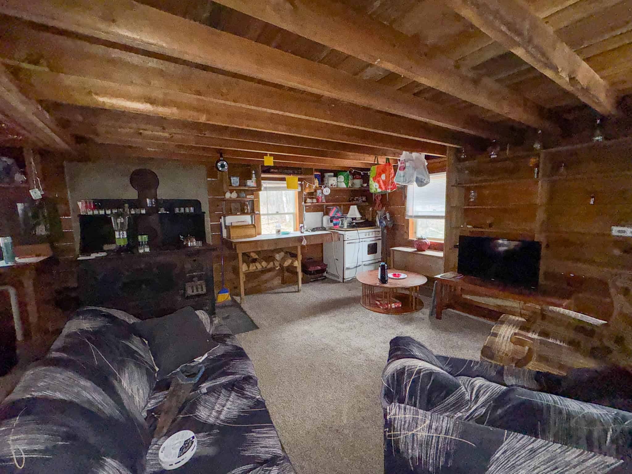 Cozy Cabin on 20 Acres: A Hunter’s Paradise and Family Retreat