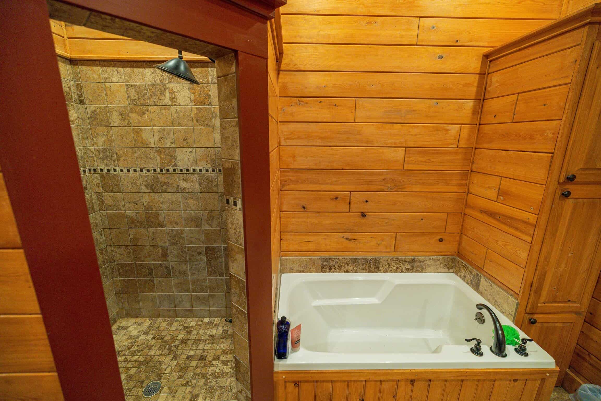 525+/- Acre Hunting Lodge for Sale in Sportsmans Paradise