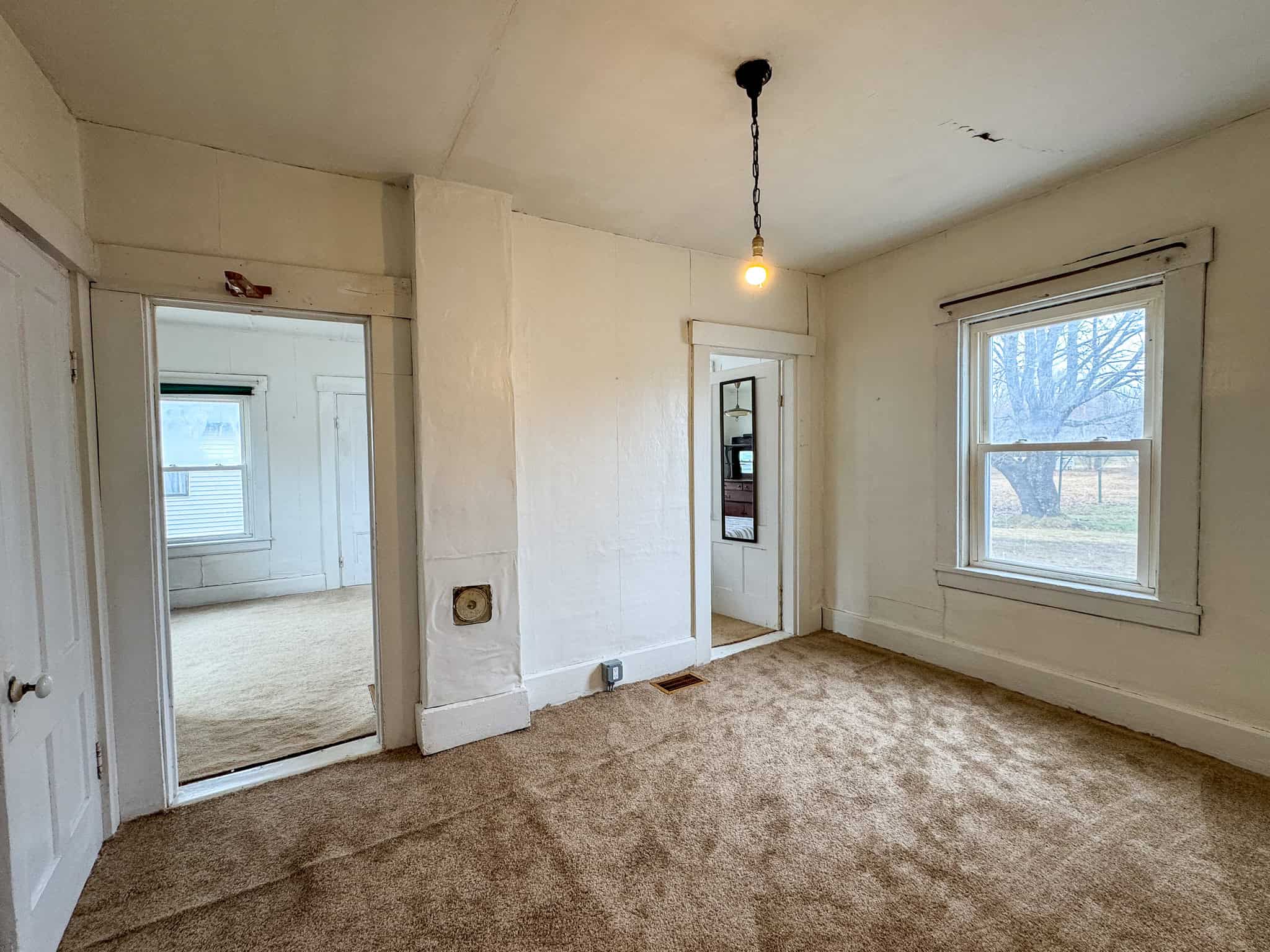 3 Bedroom Farmhouse on 16.2 Acres – Kingman, Maine