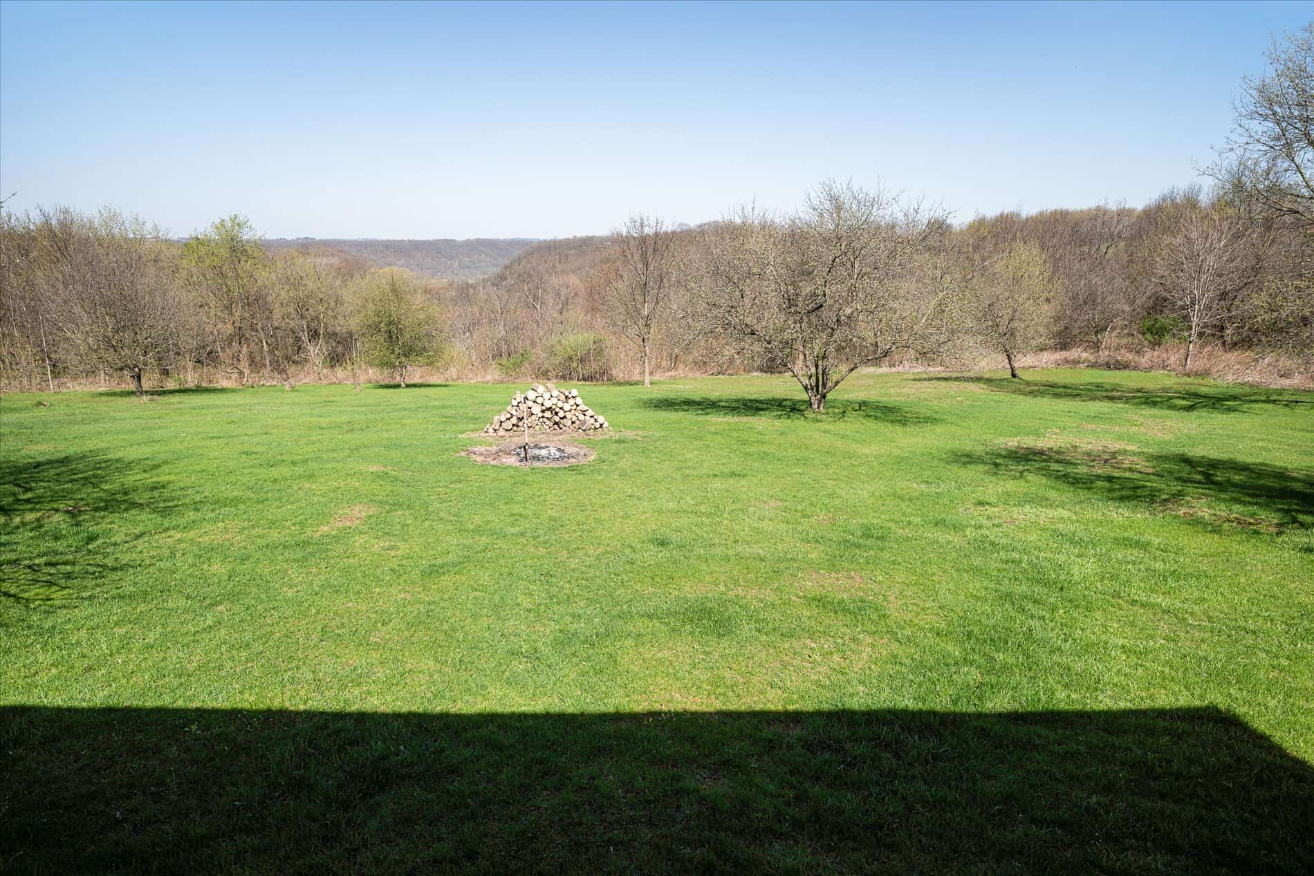 Log Cabin in SW Wisconsin Driftless Region on 10 Acres