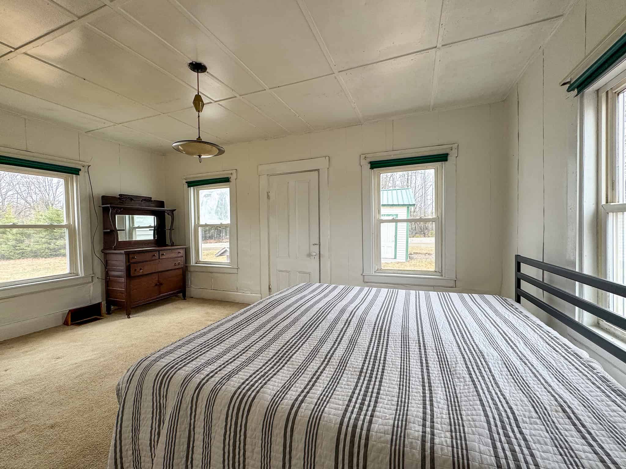 3 Bedroom Farmhouse on 16.2 Acres – Kingman, Maine