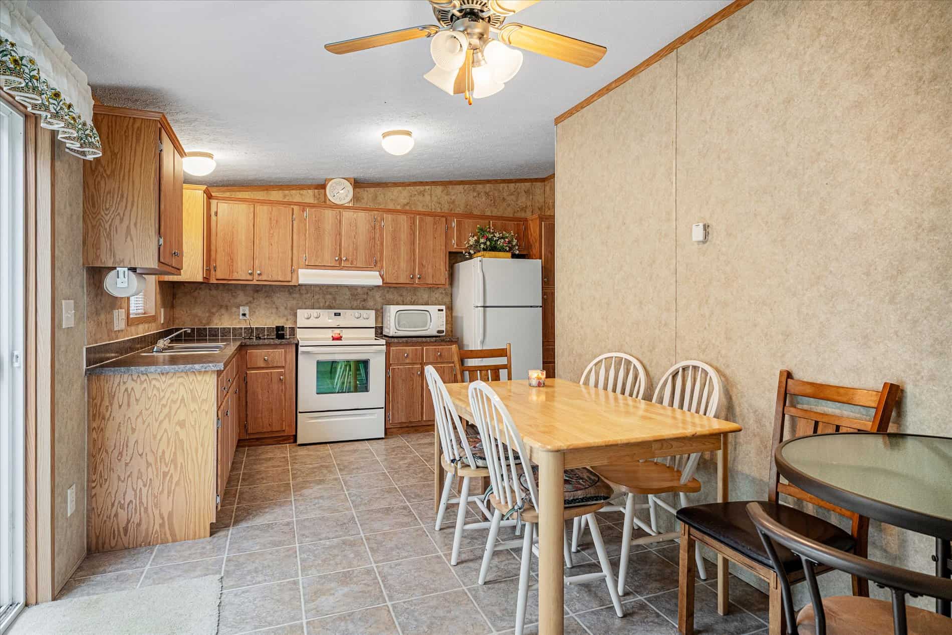 SW Wisconsin Country Home, 30.53 Wooded Acres (Driftless Region)