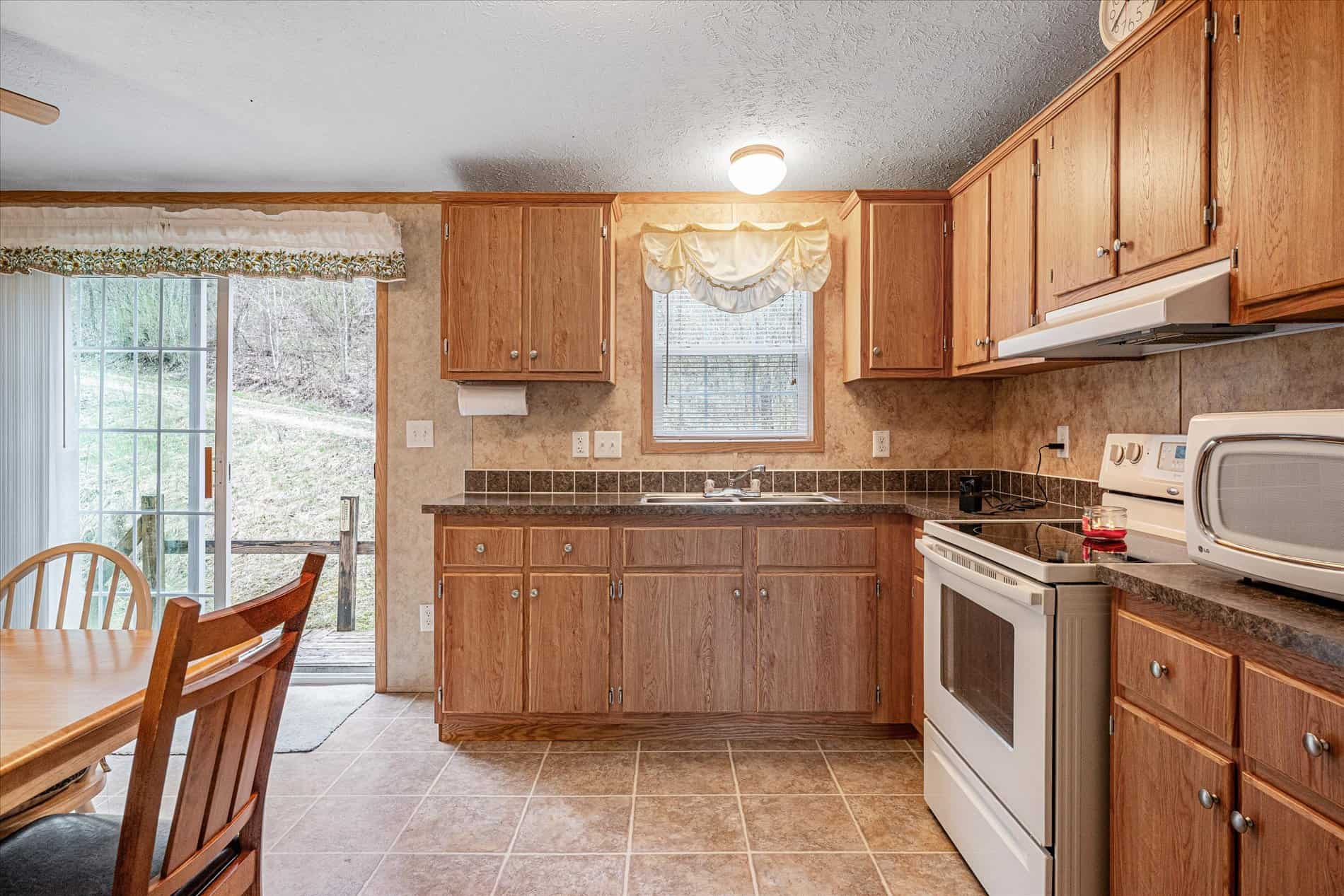 SW Wisconsin Country Home, 30.53 Wooded Acres (Driftless Region)