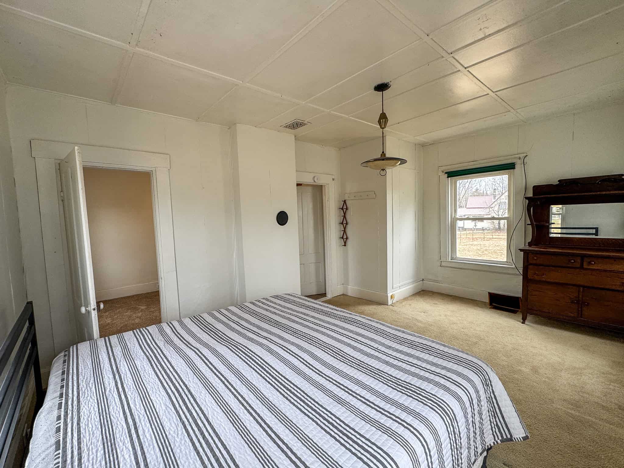 3 Bedroom Farmhouse on 16.2 Acres – Kingman, Maine