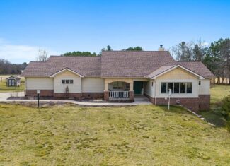 Country Living in Prairie du Sac, WI on 44 Stunning Acres