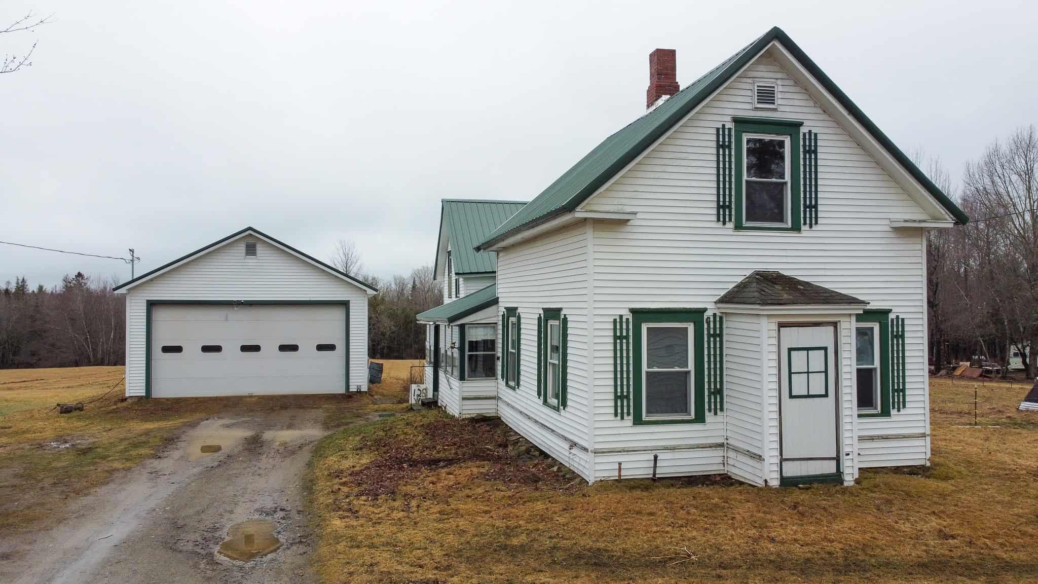3 Bedroom Farmhouse on 16.2 Acres – Kingman, Maine