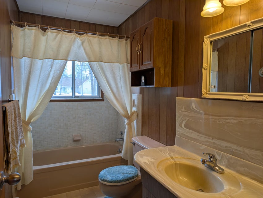 Canada Creek Ranch Home , Atlanta MI –  Private Hunting & Fishing Club
