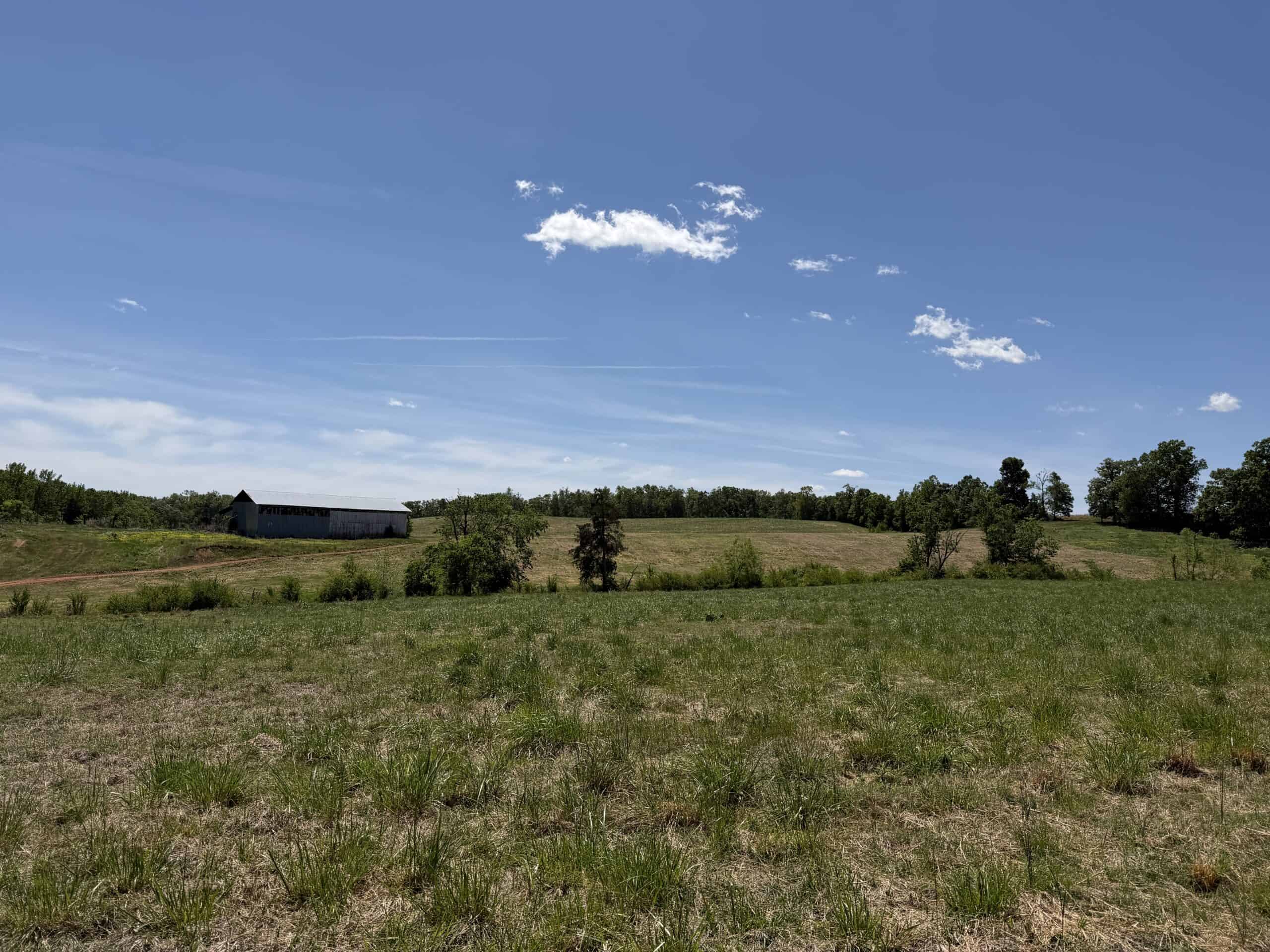 HOBBY FARM FOR SALE IN TN. AMAZING BUILDING SITES WITH VIEWS AND DEER HUNTING LAND FOR SALE IN TENNESSEE.