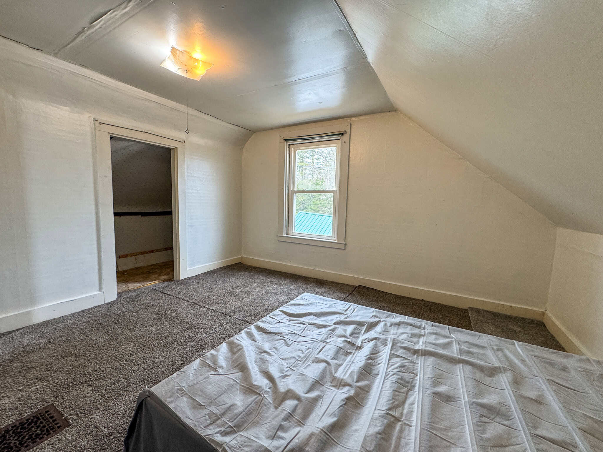 3 Bedroom Farmhouse on 16.2 Acres – Kingman, Maine