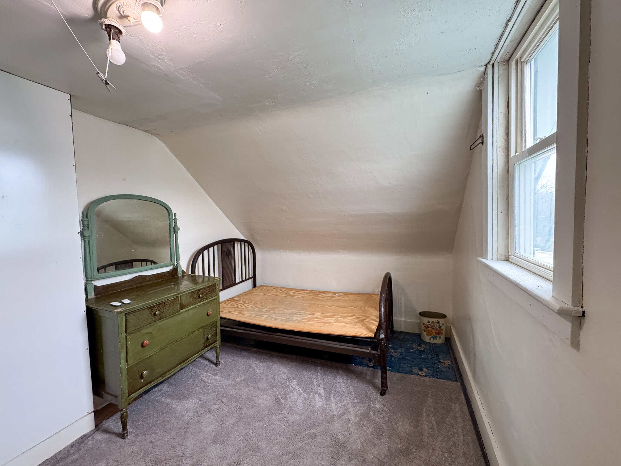 3 Bedroom Farmhouse on 16.2 Acres – Kingman, Maine