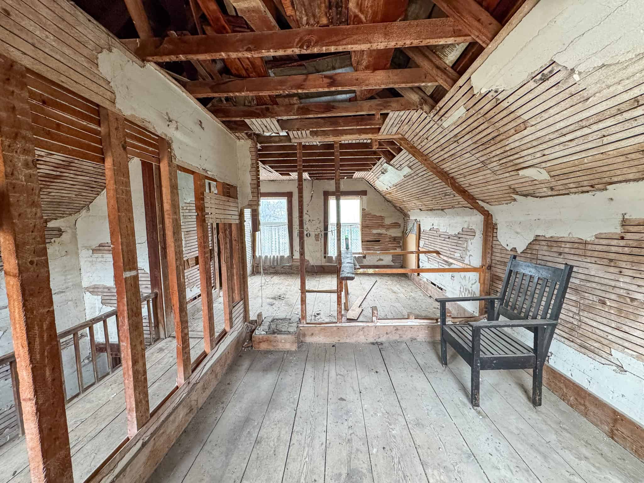 3 Bedroom Farmhouse on 16.2 Acres – Kingman, Maine
