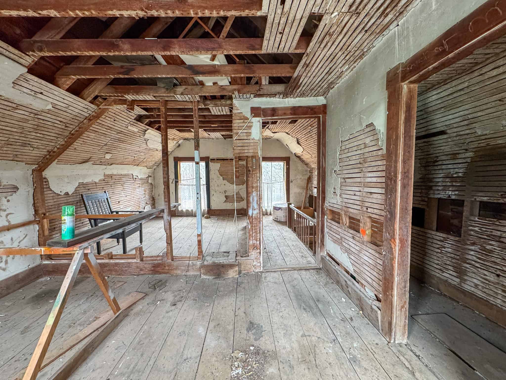 3 Bedroom Farmhouse on 16.2 Acres – Kingman, Maine
