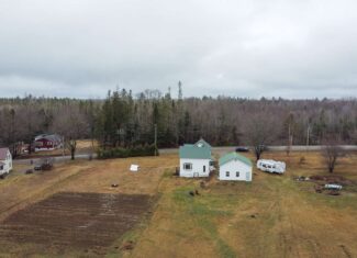 3 Bedroom Farmhouse on 16.2 Acres – Kingman, Maine