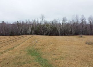 3 Bedroom Farmhouse on 16.2 Acres – Kingman, Maine