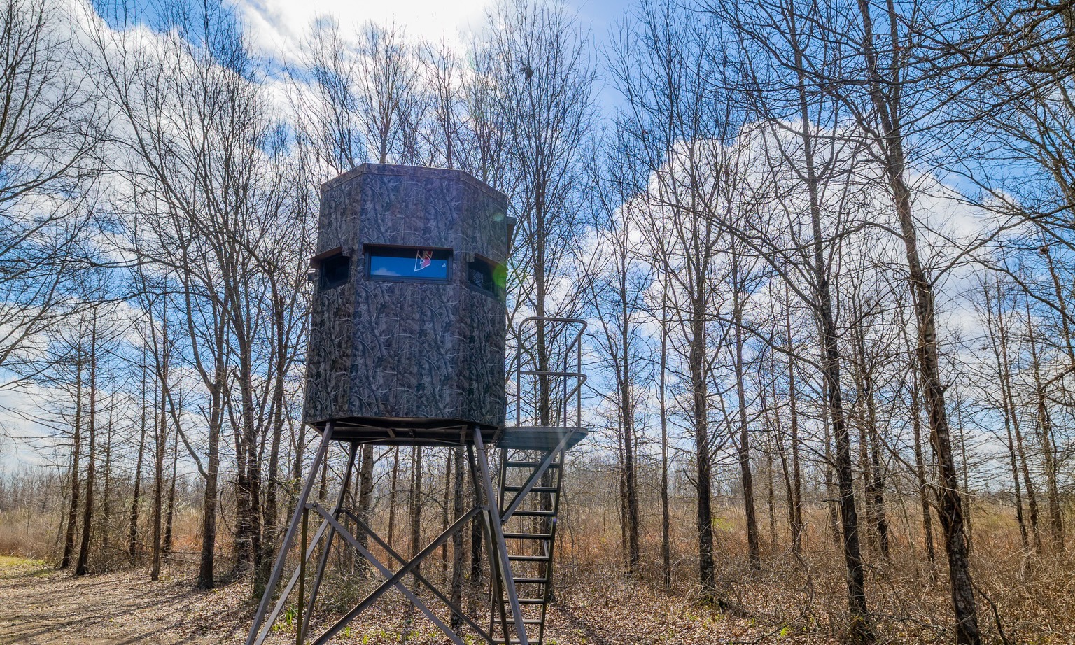 525+/- Acre Hunting Lodge for Sale in Sportsmans Paradise